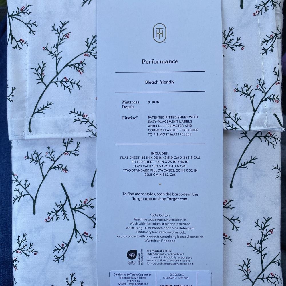 Full 400 Thread Count Holiday Performance Sheet Set Holly - Threshold - Picture 5 of 6
